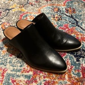 Universal Thread Black heeled clogs